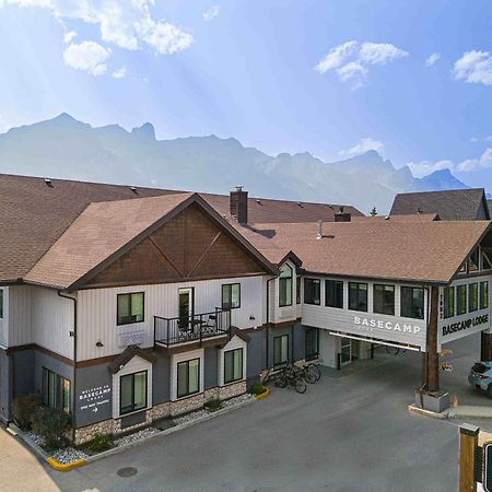 Basecamp Lodge Канмор Екстериор снимка
