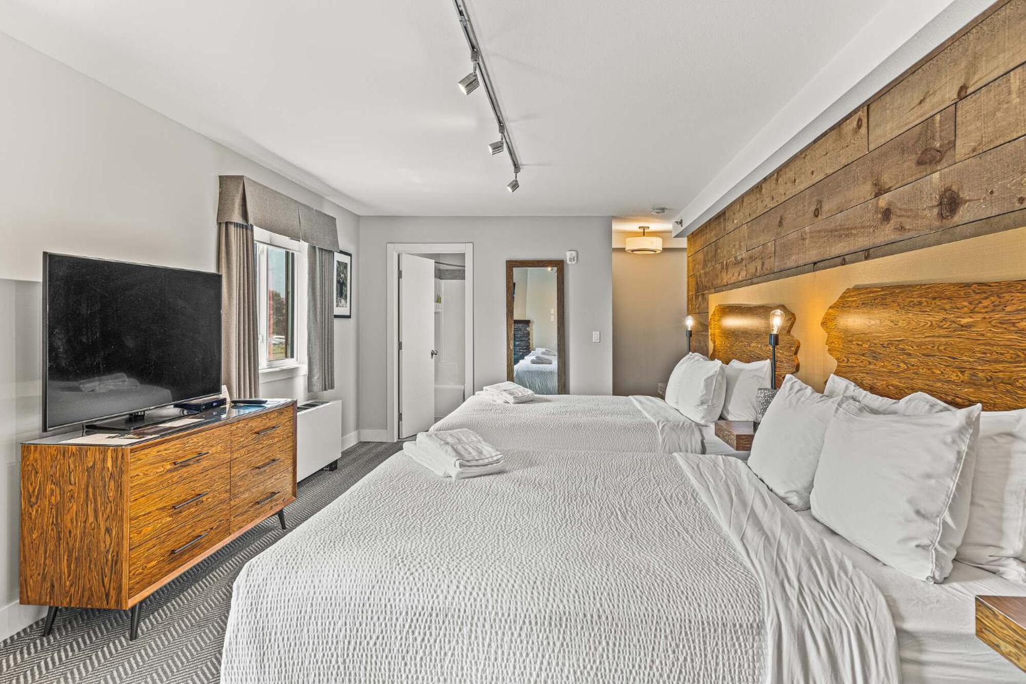 Basecamp Lodge Канмор Екстериор снимка
