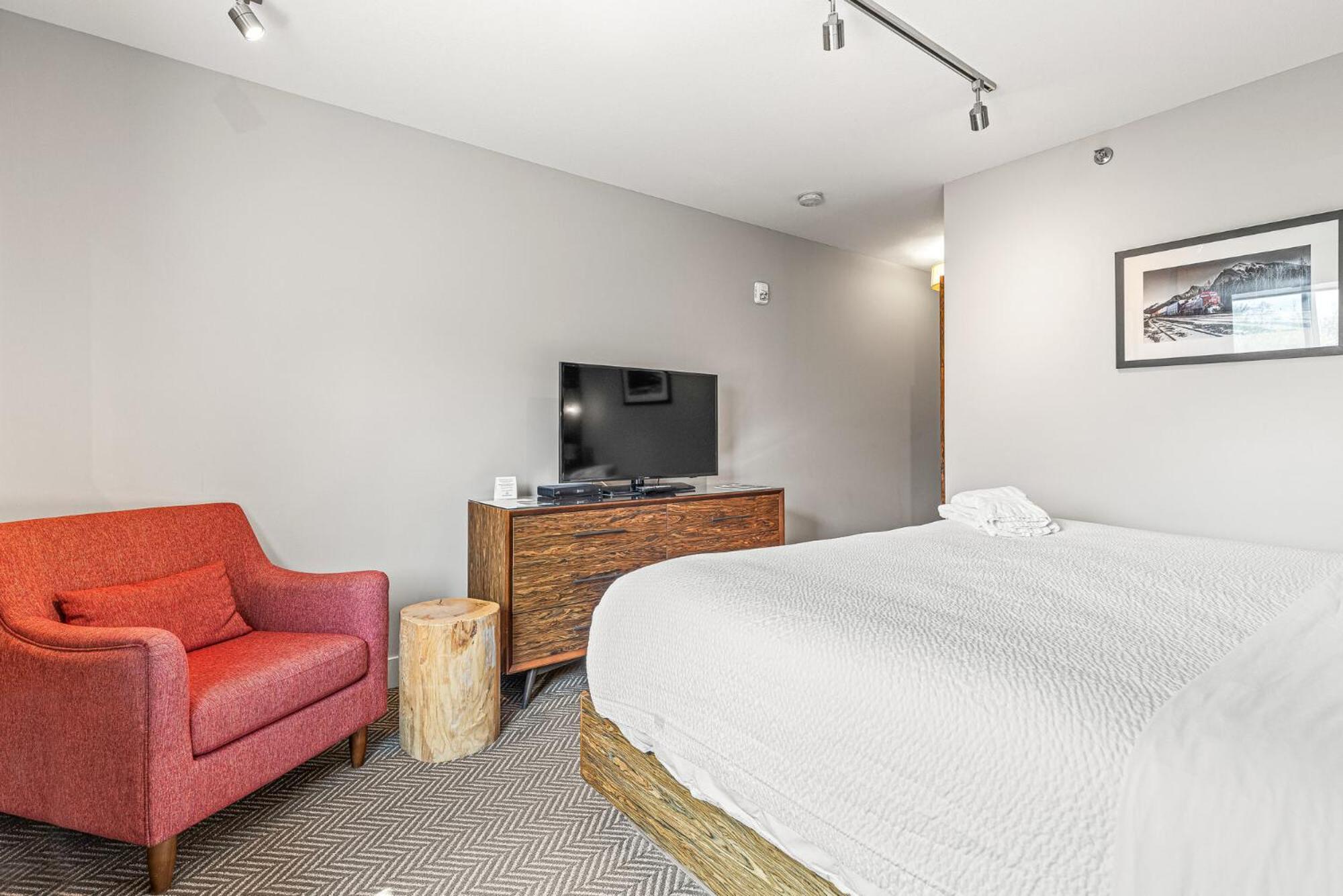 Basecamp Lodge Канмор Екстериор снимка