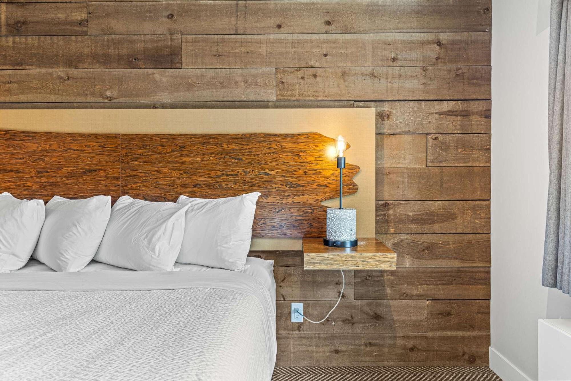 Basecamp Lodge Канмор Екстериор снимка